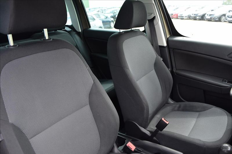 Škoda Yeti 1,2 TSI 77KW PO SERVISE - fotka 24 z 45