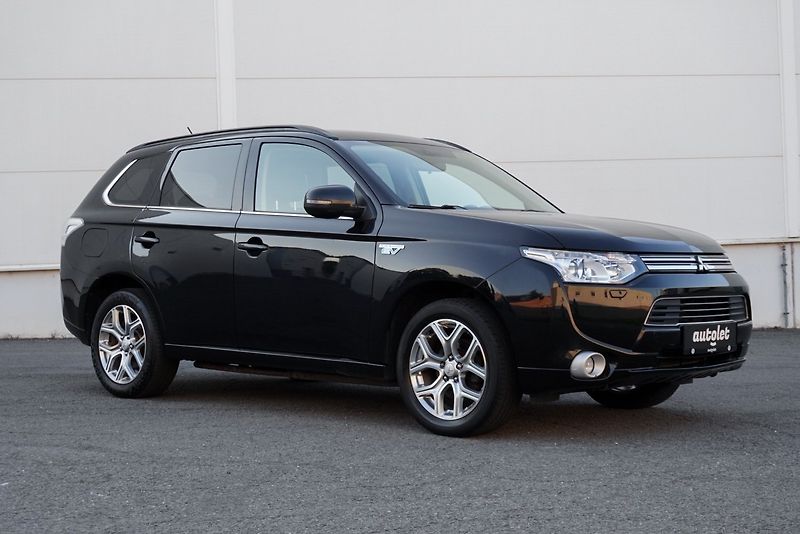 Mitsubishi Outlander 2.0 PHEV 4x4 - fotka 1 z 34
