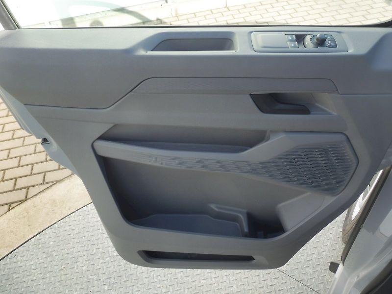 Volkswagen Transporter (2025) Kombi DR 2,0 TDI 110kW - fotka 18 z 27