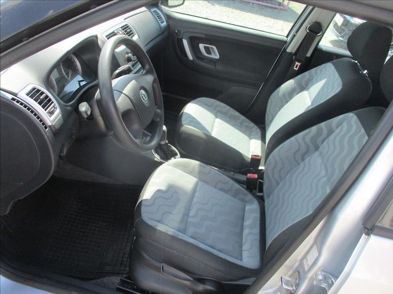 Škoda Fabia 1,4 i 16v, klima,rozvody,ABS, - fotka 12 z 19