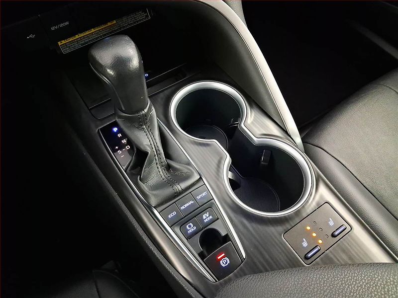 Toyota Camry (2022) Executive 2.5 Hybrid - fotka 19 z 20