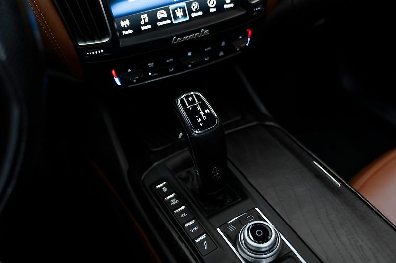 Maserati Levante GranLusso - fotka 14 z 24