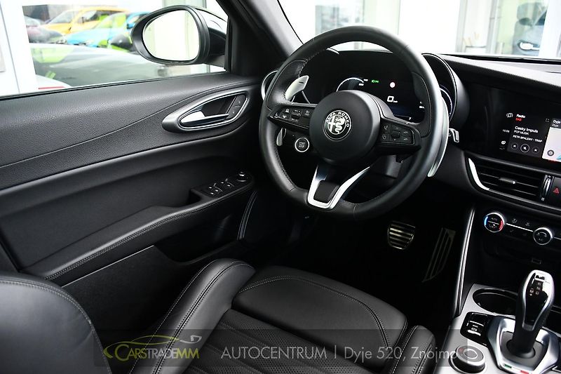 Alfa Romeo Giulia 2.0T 16V 206kW VELOCE AT8 Q4 - fotka 21 z 49