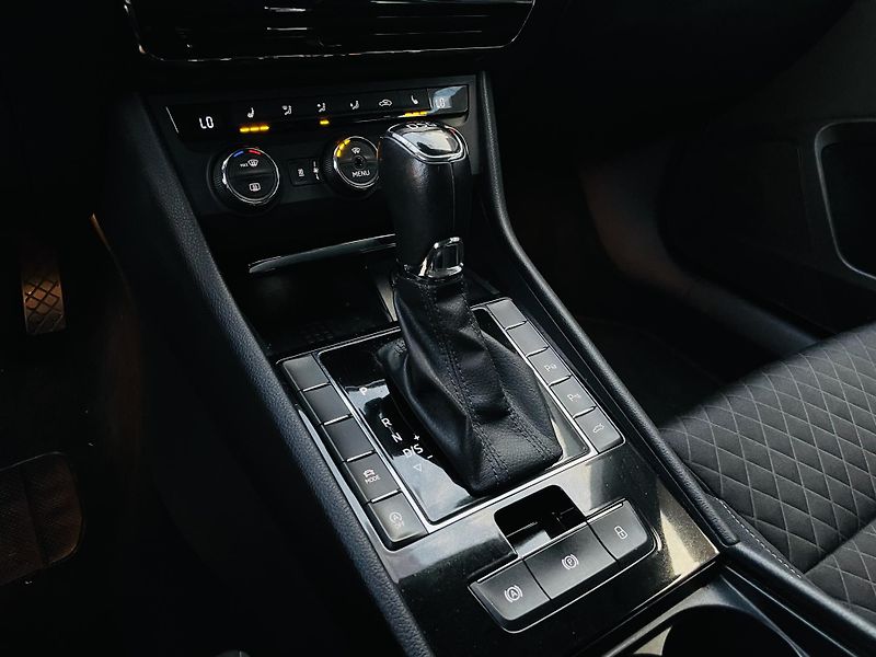 Škoda Superb 2.0TDI DSG TAŽNÉ NEZÁVISLE TOP - fotka 38 z 53