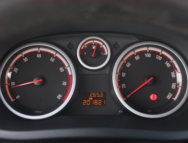 Opel Corsa (2007) 1.2, po STK, jezdí dobře - fotka 11 z 17