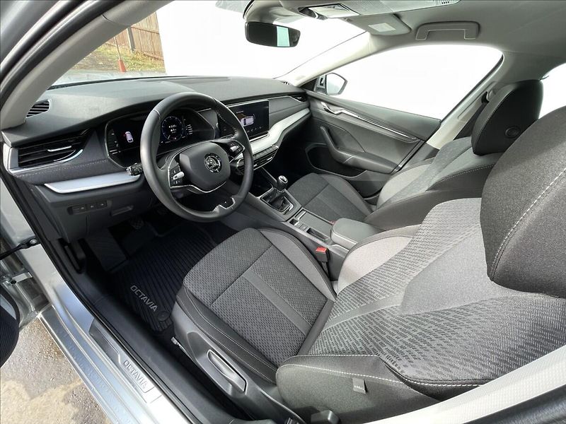 Škoda Octavia 2,0 TDI Combi Style NAVI+PDC - fotka 5 z 24