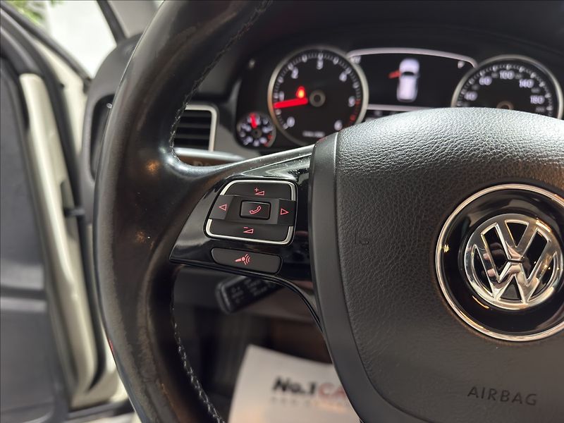 Volkswagen Touareg 3,0   TDI PO ROZVODECH ACC 360 - fotka 11 z 28