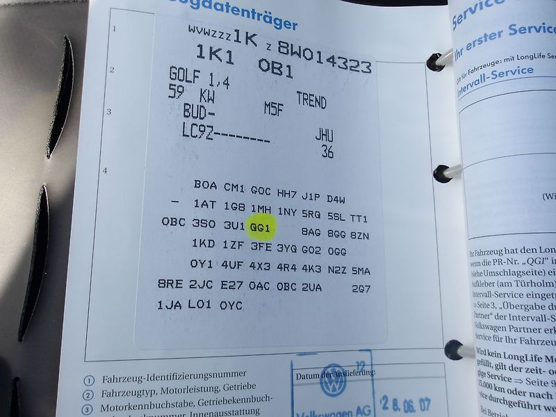 Volkswagen Golf 1,4i 16V KLIMA,VÝHŘEVY,ŠÍBR ! - fotka 25 z 26