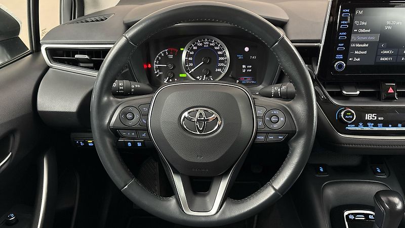 Toyota Corolla 1.8 Hybrid AUT Active Sedan - fotka 9 z 25