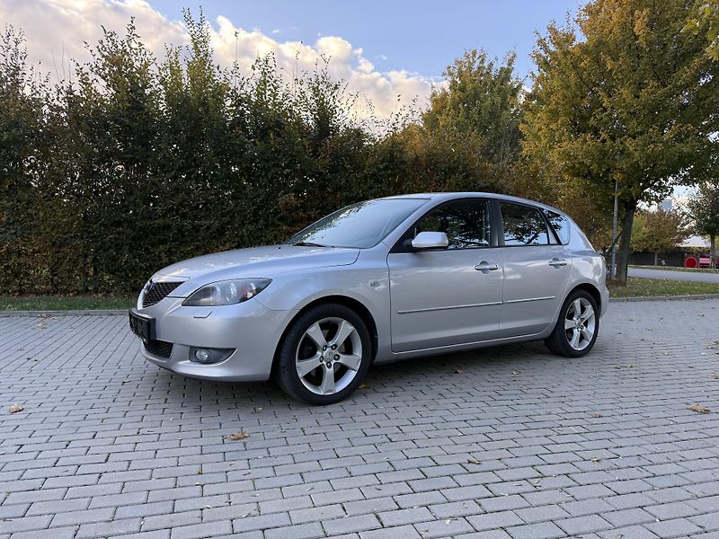 Mazda 3 2.0 Sport - fotka 4 z 32