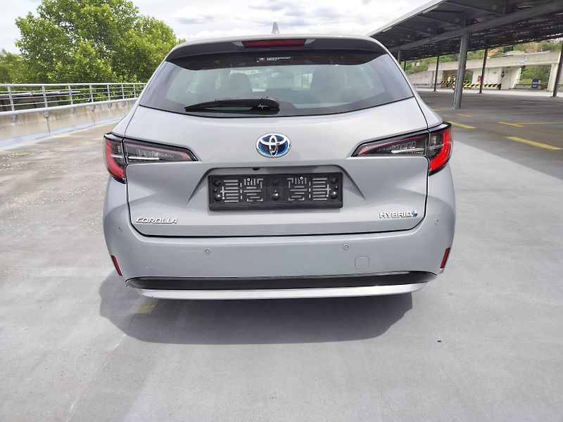 Toyota Corolla 1.8 hybrid business, navigace - fotka 6 z 29
