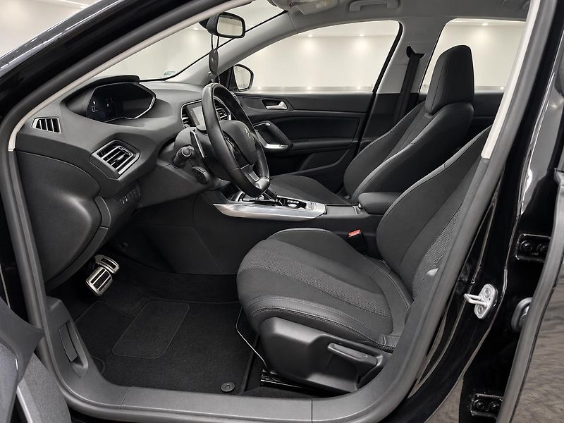 Peugeot 308 (2021) - fotka 18 z 24