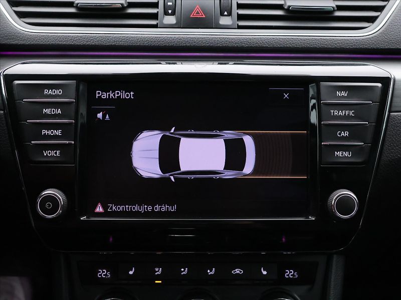 Škoda Superb 2,0 TDI 110kW Style CZ - fotka 27 z 39
