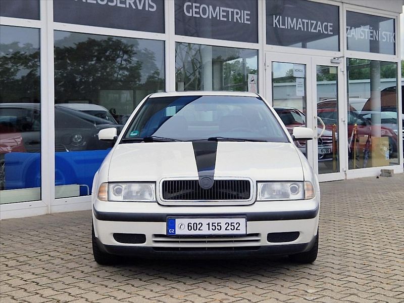 Škoda Octavia 1,8 20V 92kW KLIMA TAŽNÉ ŠÍBR - fotka 8 z 28