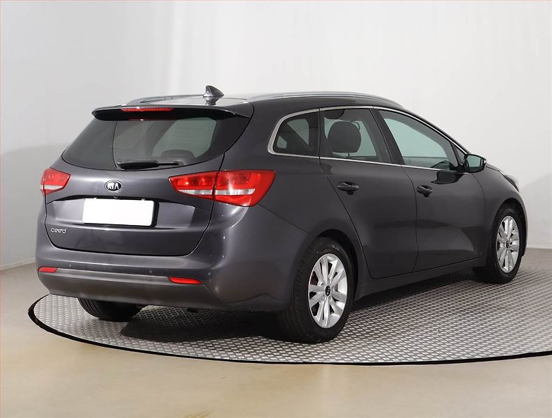 Kia Ceed (2017) 1.6 GDI, Automat, Navi - fotka 5 z 17