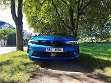 Přední kapota dodává velmi sportovní vzhled.