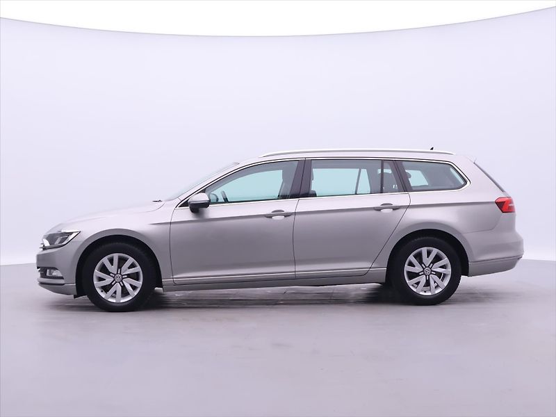 Volkswagen Passat 1,6 TDI Comfortline LED - fotka 4 z 32