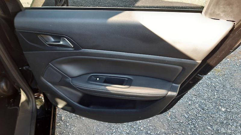 Peugeot 308 SW 1.6 BlueHDI Allure AUT - fotka 12 z 32