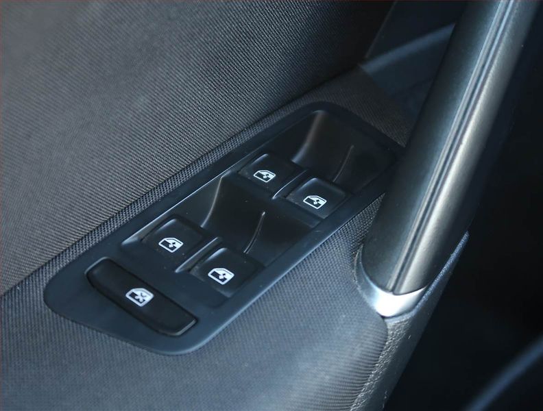 Volkswagen Golf (2017) Marathon Edition 1.6 TDI - fotka 15 z 19