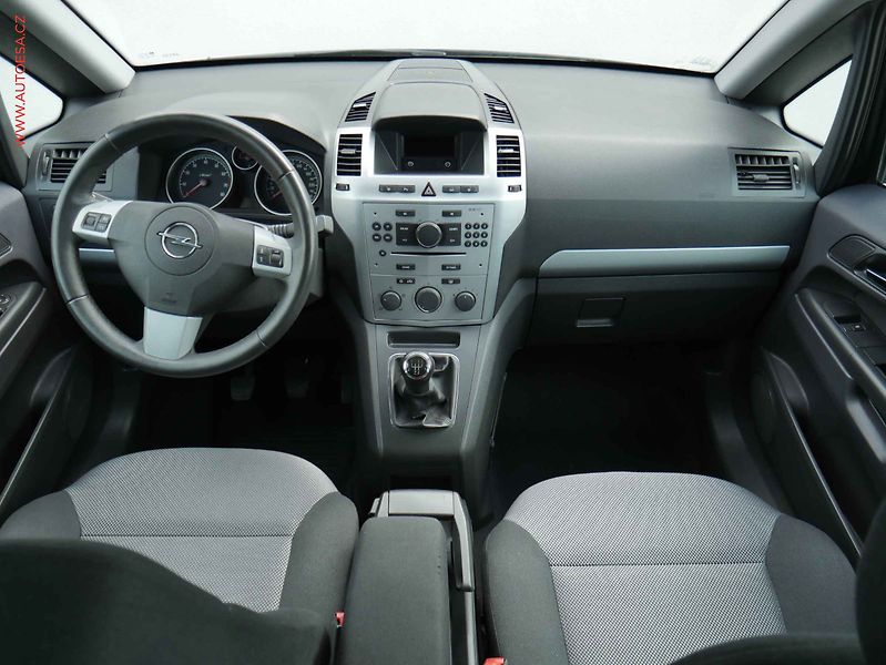 Opel Zafira (2012) 1.8i, AC, výhřev sed - fotka 8 z 19