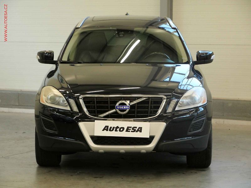 Volvo XC60 (2011) 2.4d 4x4, 2.maj, Xenon, kůže - fotka 2 z 21