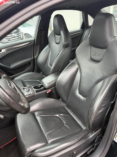 Audi S4 Manual QUATTRO - fotka 6 z 15