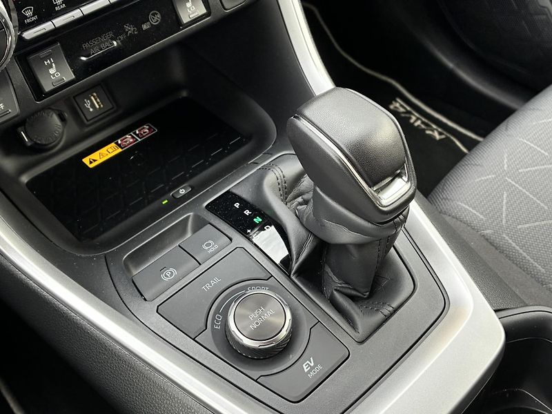 Toyota RAV4 2.5 HSD e-CVT AWD Comfort Styl - fotka 20 z 22