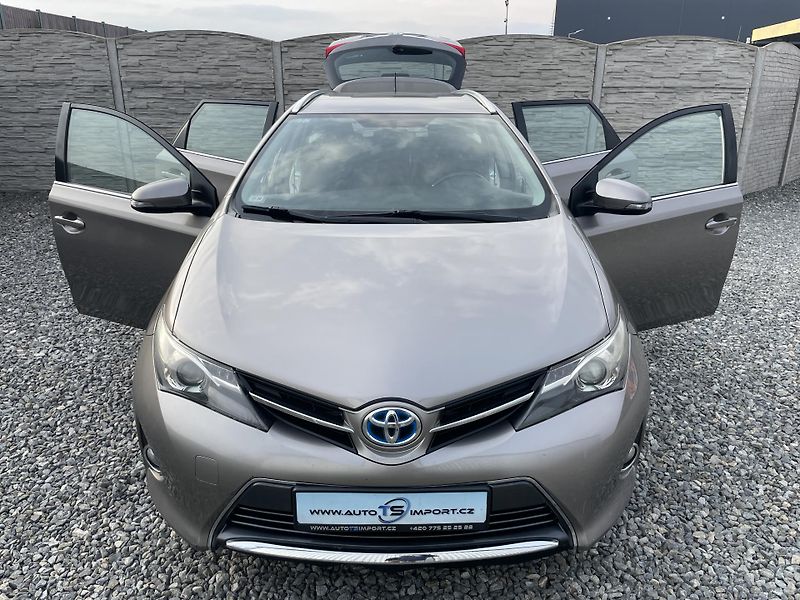 Toyota Auris 1.8i 16v HYBRID AUT NAVI CAM!! - fotka 145 z 166