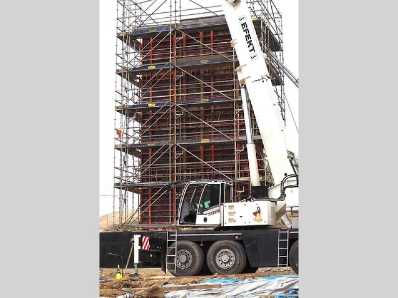 Snímky z výstavby dálnice D35 Džbánov - Litomyšl, duben 2025
