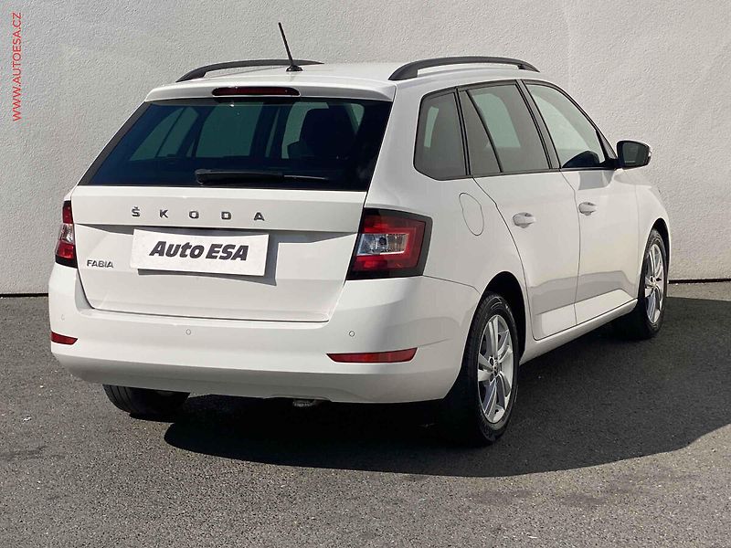 Škoda Fabia (2023) 1.0 TSi, 2.maj,ČR, Ambition - fotka 4 z 17