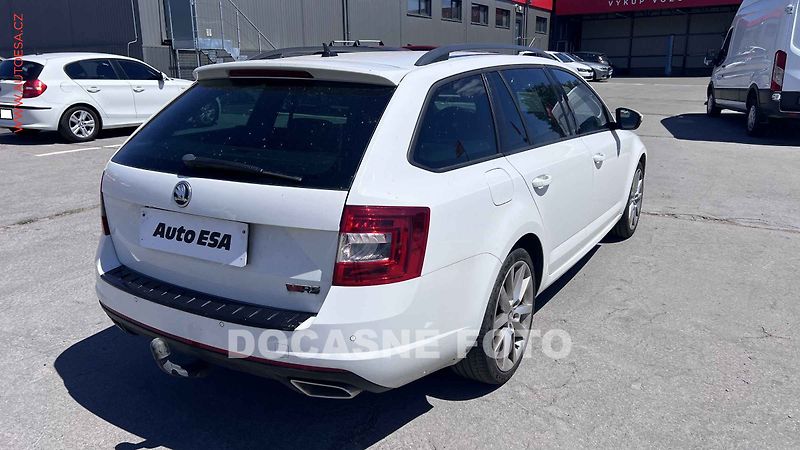 Škoda Octavia (2013) 2.0TDi, AT, navi, bixen - fotka 2 z 3
