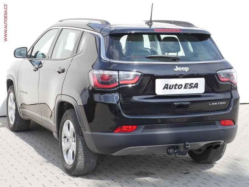 Jeep Compass (2019) 1.4 T, Limited, TZ, kůže - fotka 6 z 20