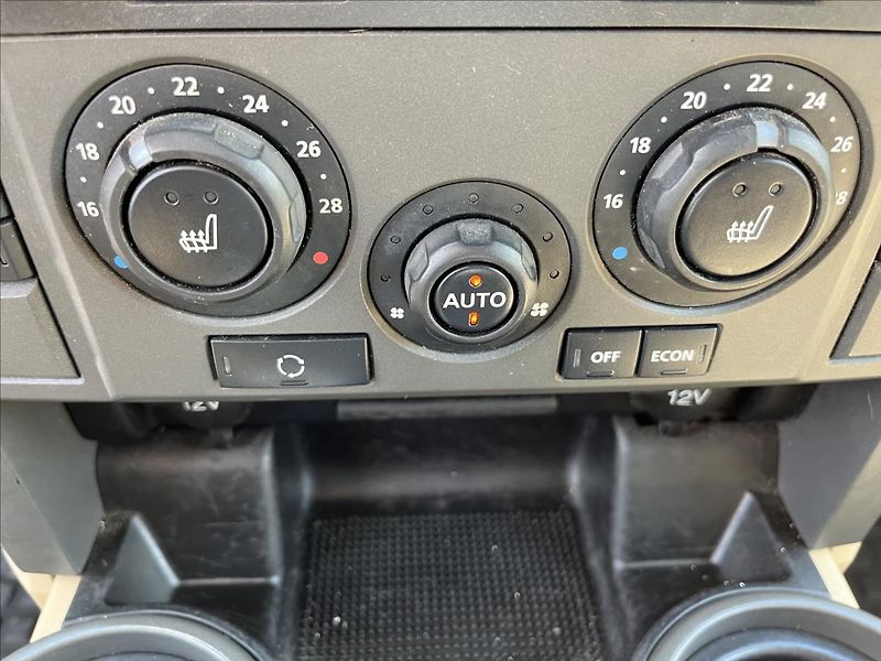 Land Rover Discovery 2,7 TDV6 4X4 AUT NA OPRAVU!! - fotka 18 z 30