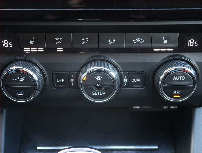 Škoda Octavia (2013) RS 2.0 TSI, Automat - fotka 22 z 23