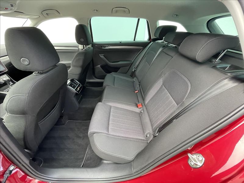 Škoda Superb 2,0 TDI 4x4 DSG Style TZ+DCC - fotka 16 z 23