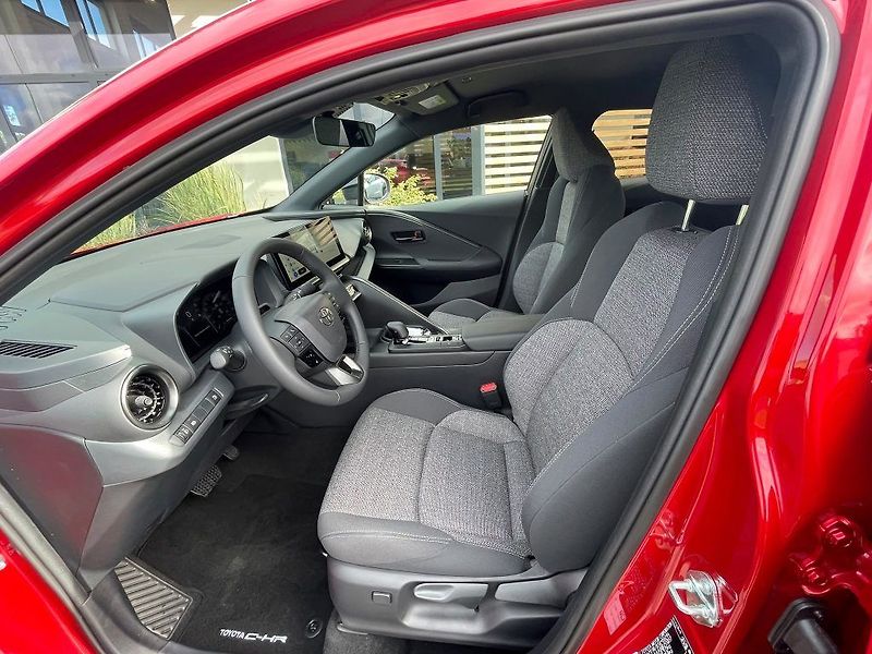 Toyota C-HR 1.8 Hybrid FWD Style - fotka 14 z 28