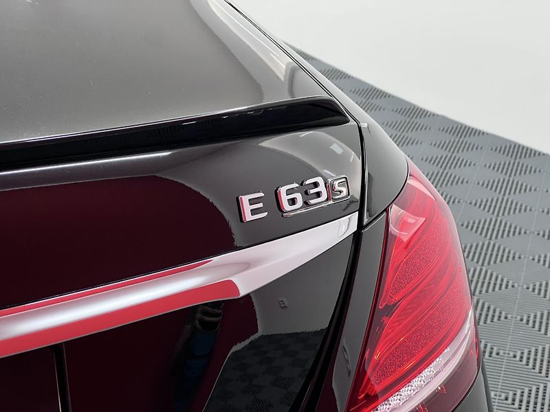 Mercedes-Benz Třídy E E 63s AMG, 4.0i 450 kW 113 Tkm - fotka 11 z 57