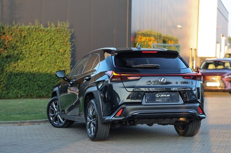 Lexus UX 250h 300H 2,0 HEV F SPORT DESIGN - fotka 5 z 25