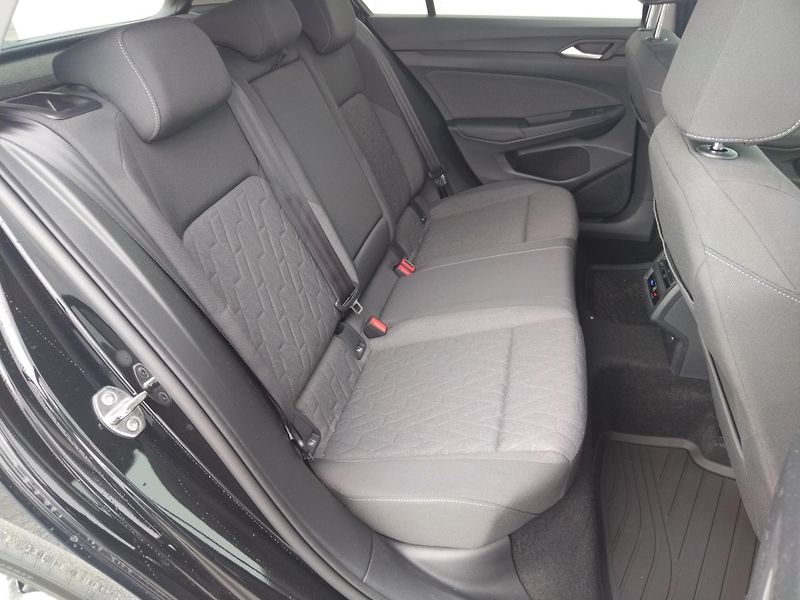 Volkswagen Golf People 1,5 eTSI 85 kW 7DSG mHE - fotka 9 z 27