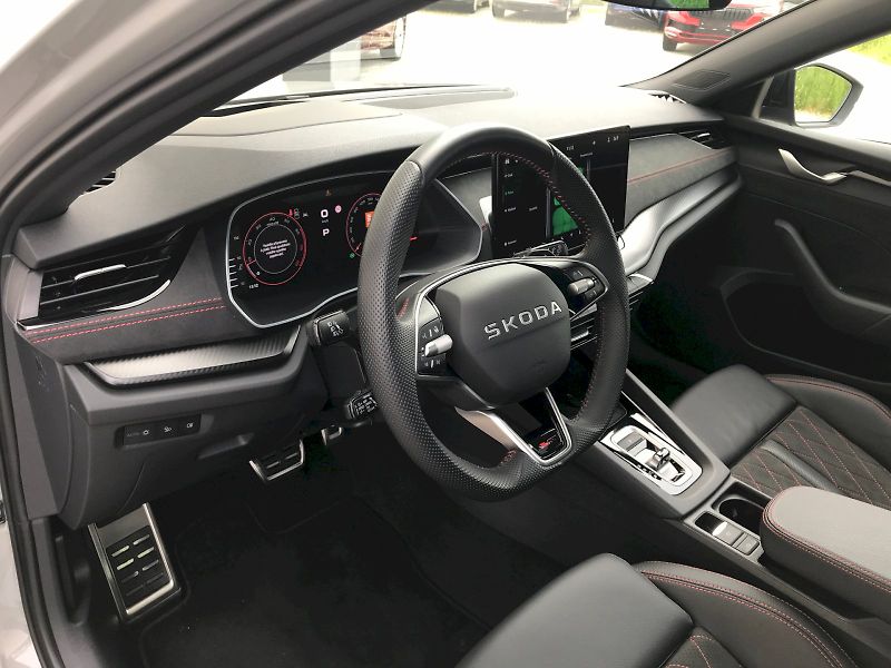 Škoda Octavia (2025) COMBI RS 2,0 TSI 195 KW 7-STUP - fotka 20 z 31