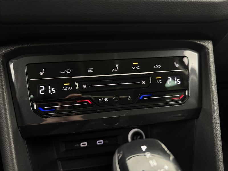 Volkswagen Tiguan 2,0 DSG DPH ACC NZTOP VC TAŽNÉ - fotka 25 z 49