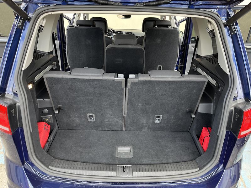 Volkswagen Touran (2020) 1.5TSI*DSG*7MÍST*TZ*HIGHLINE - fotka 26 z 50