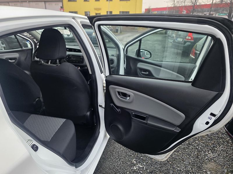 Toyota Yaris 1.0 VVTi Klimatizace  - fotka 11 z 19