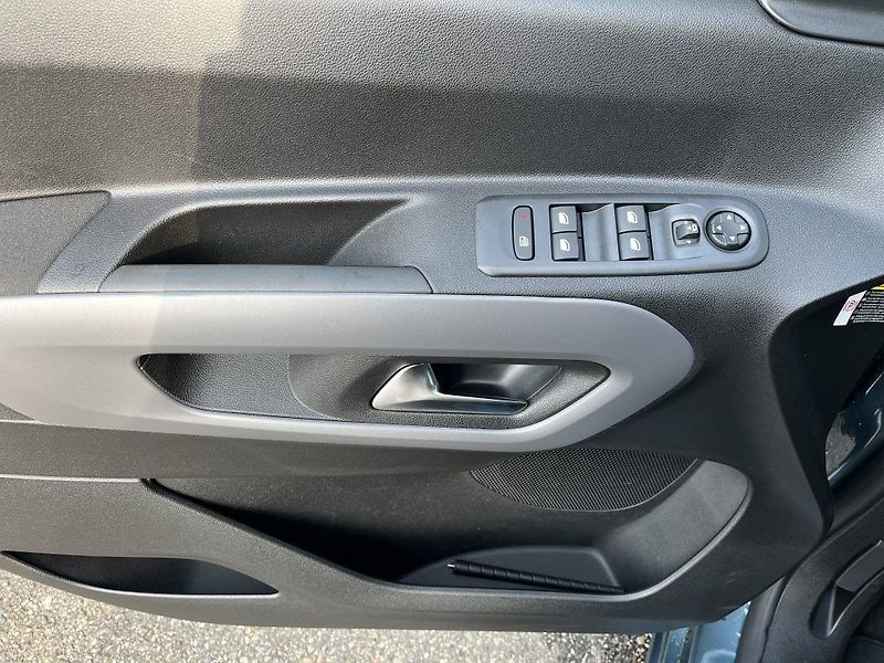 Toyota ProAce City Verso 1,5 D AT Family LWB - fotka 26 z 28