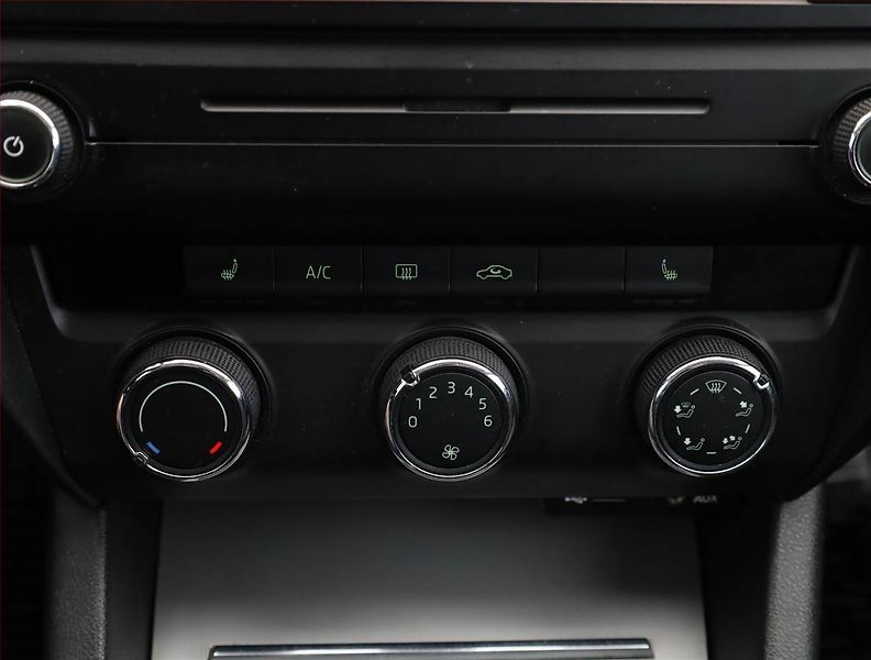 Škoda Octavia (2013) 1.6 TDI, Tempomat - fotka 10 z 14