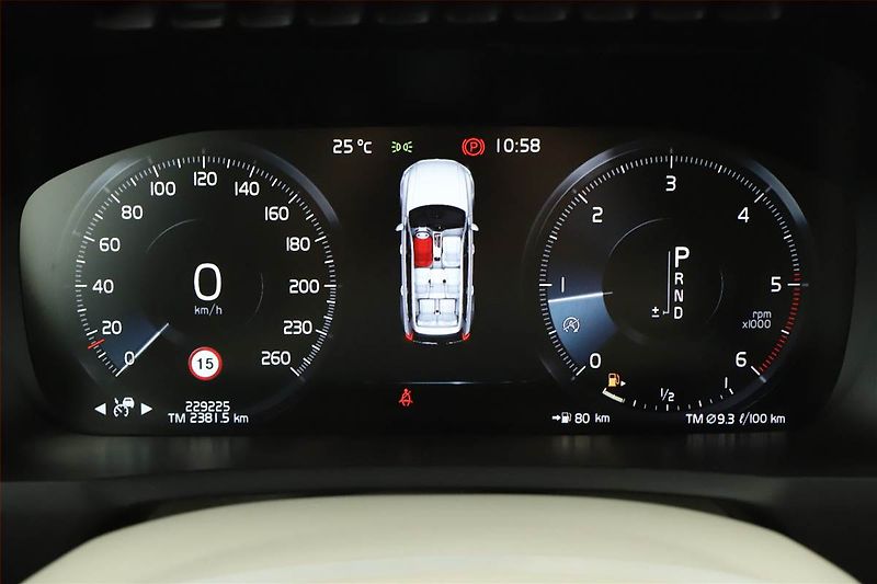 Volvo XC90 (2018) D5 AWD - fotka 16 z 21