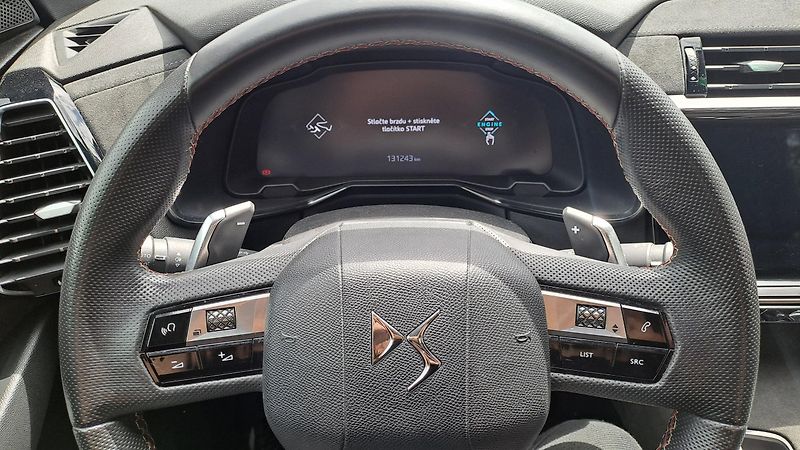 DS Automobiles DS7 Crossback E-Tense 4x4 PERFORMANCE Line - fotka 24 z 27
