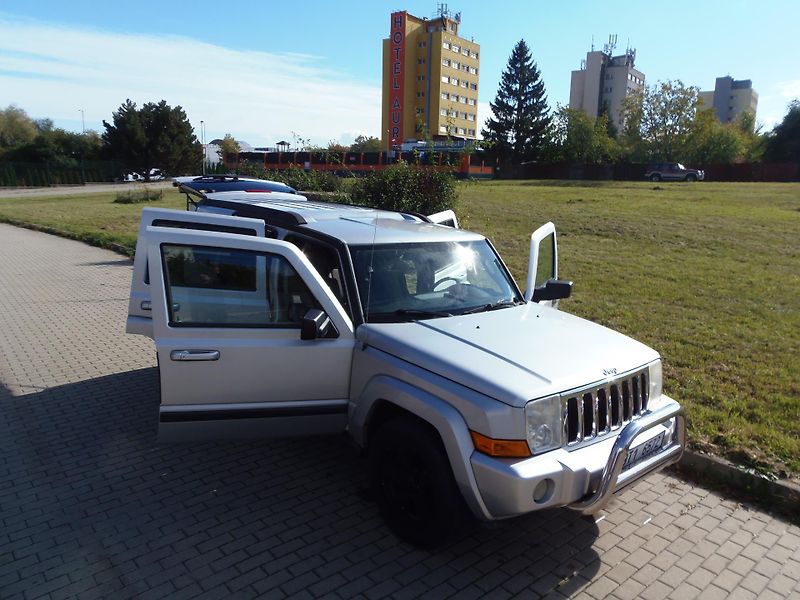 Jeep Commander (2007) 3.7 4x4 7 míst LPG n. nádrž - fotka 16 z 24