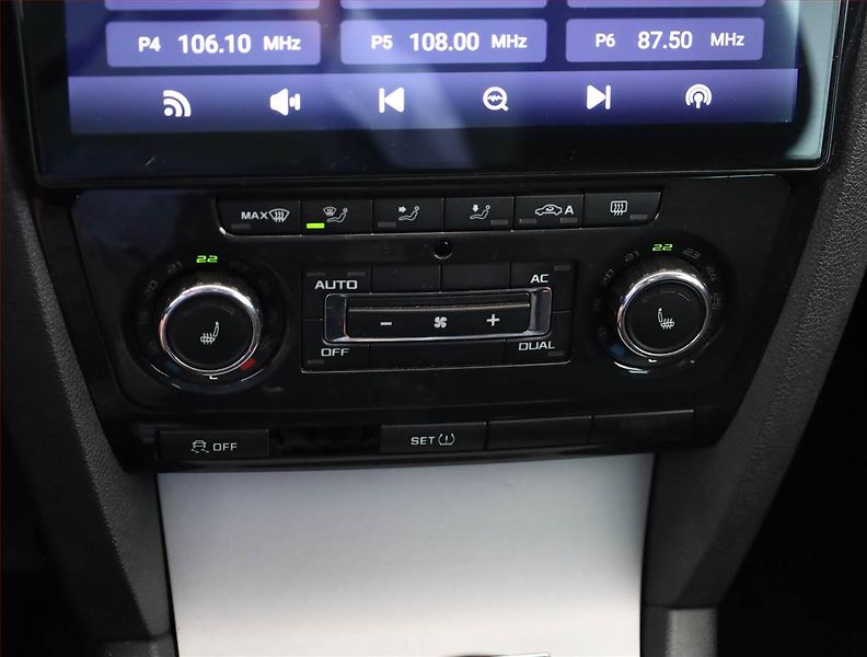 Škoda Octavia (2012) 1.6 TDI, Xenony, Tempomat - fotka 11 z 16