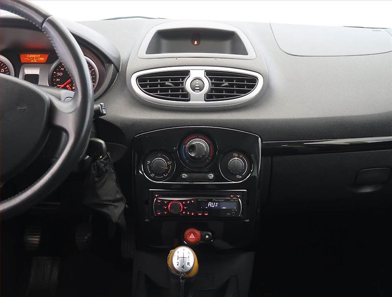 Renault Clio (2010) 1.2, Serv.kniha, Klima - fotka 12 z 14